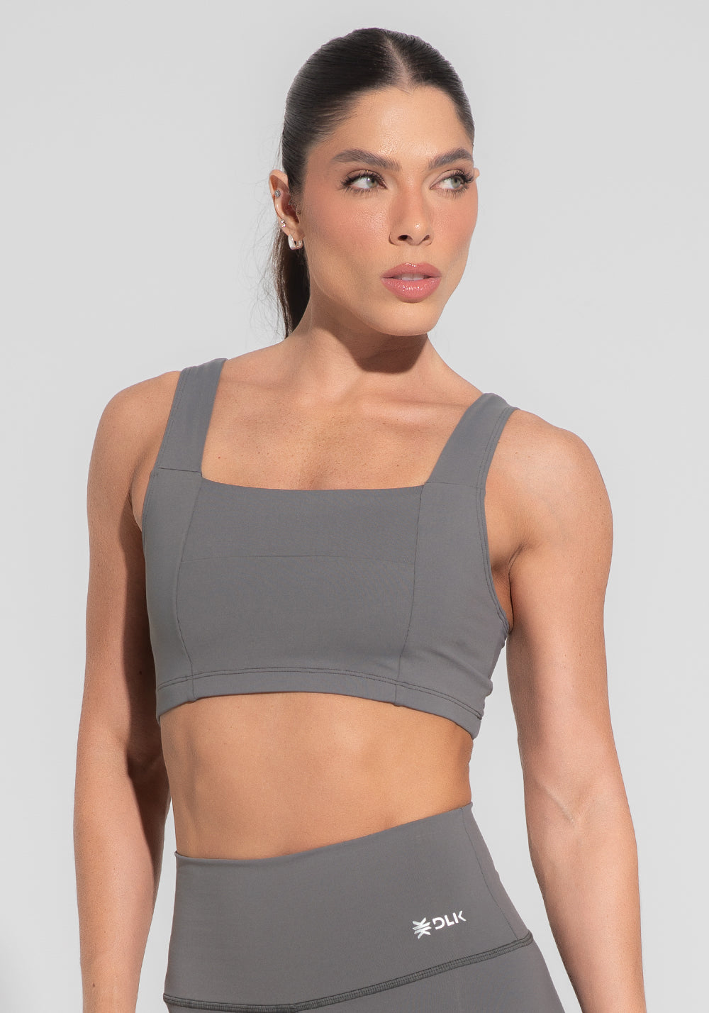 Top Fitness Feminino Decote Reto com Recortes Cinza Básico Dlk